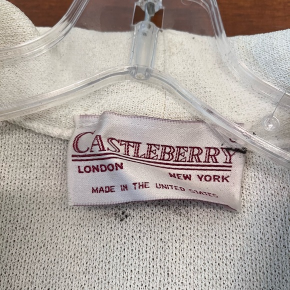 White knit skirt suit with black and gold buttons - Picture 2 of 8